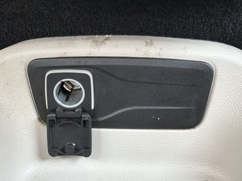 Used 2024 Chrysler Pacifica Touring-L FWD image 8