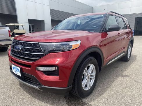 Used 2021 Ford Explorer XLT w/ Equipment Group 202A AWD/4WD image 3