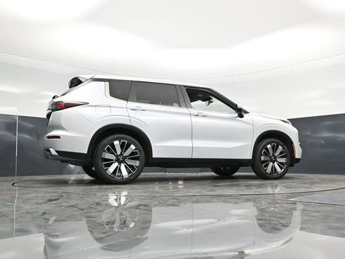 Used 2025 Mitsubishi Outlander AWD image 50