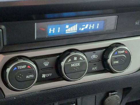 Certified 2022 Toyota Tacoma SR AWD/4WD image 21