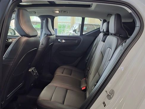 Certified 2025 Volvo XC40 B5 Core w/ Protection Package Premier AWD/4WD image 16