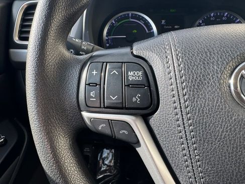 Used 2019 Toyota Highlander LE AWD/4WD image 27