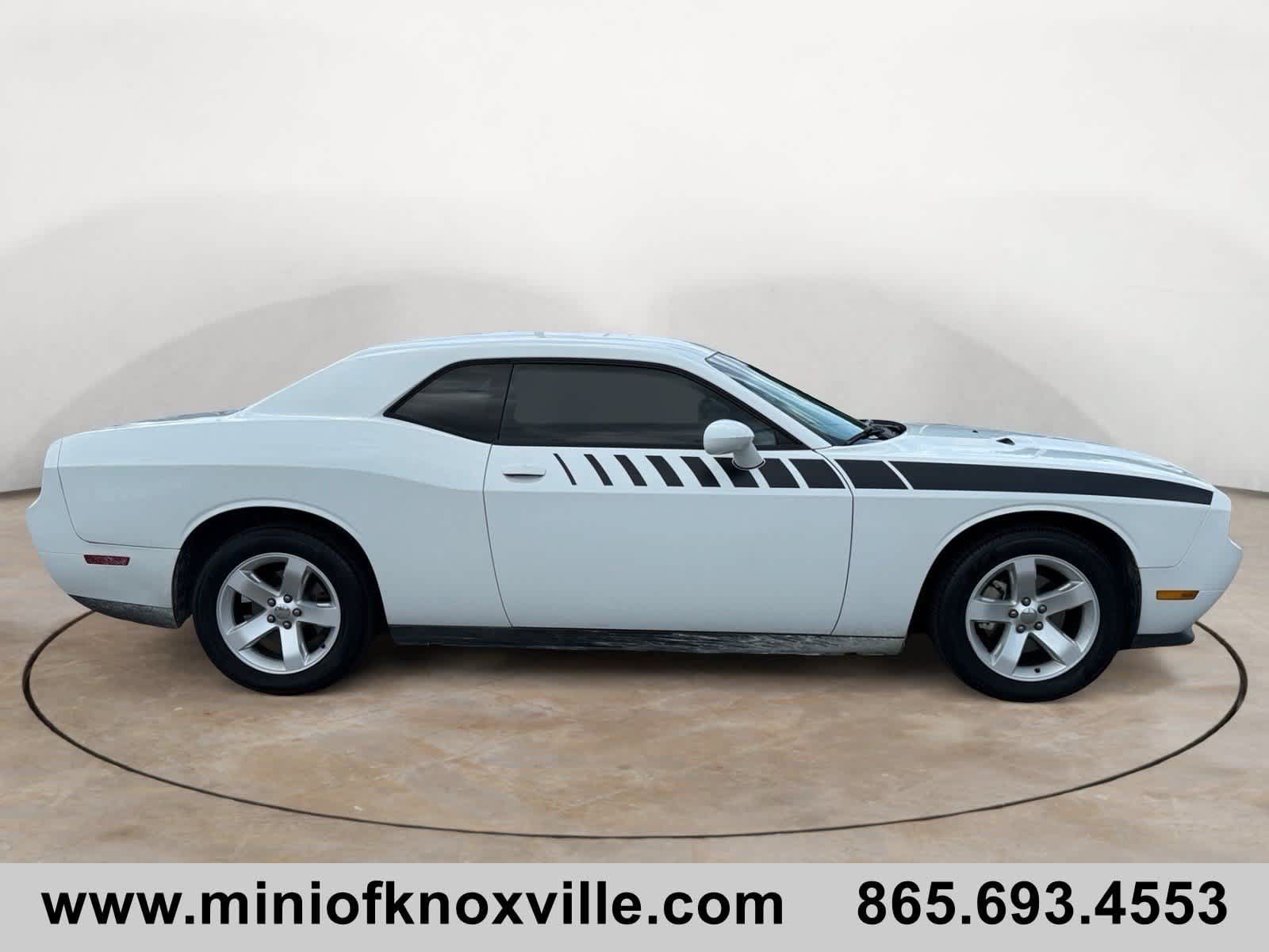 Used 2011 Dodge Challenger RWD image 2