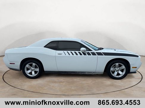 Used 2011 Dodge Challenger RWD image 2