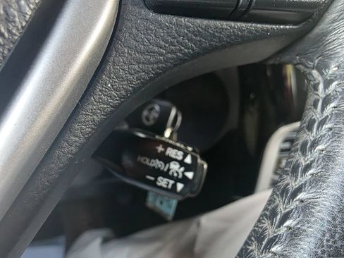 Used 2018 Toyota Corolla SE FWD image 36