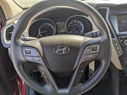 Used 2018 Hyundai Santa Fe SE image 29