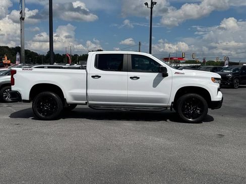 Used 2025 Chevrolet Silverado 1500 LT Trail Boss w/ Convenience Package II AWD/4WD image 2