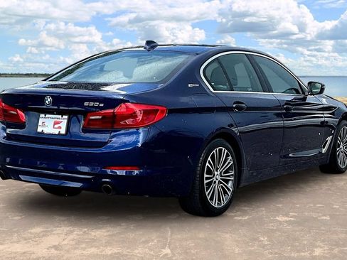 Used 2019 BMW 530e xDrive w/ Luxury Seating Package AWD/4WD image 4