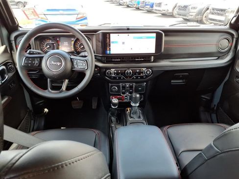 Used 2024 Jeep Gladiator Rubicon w/ Technology Group AWD/4WD image 2
