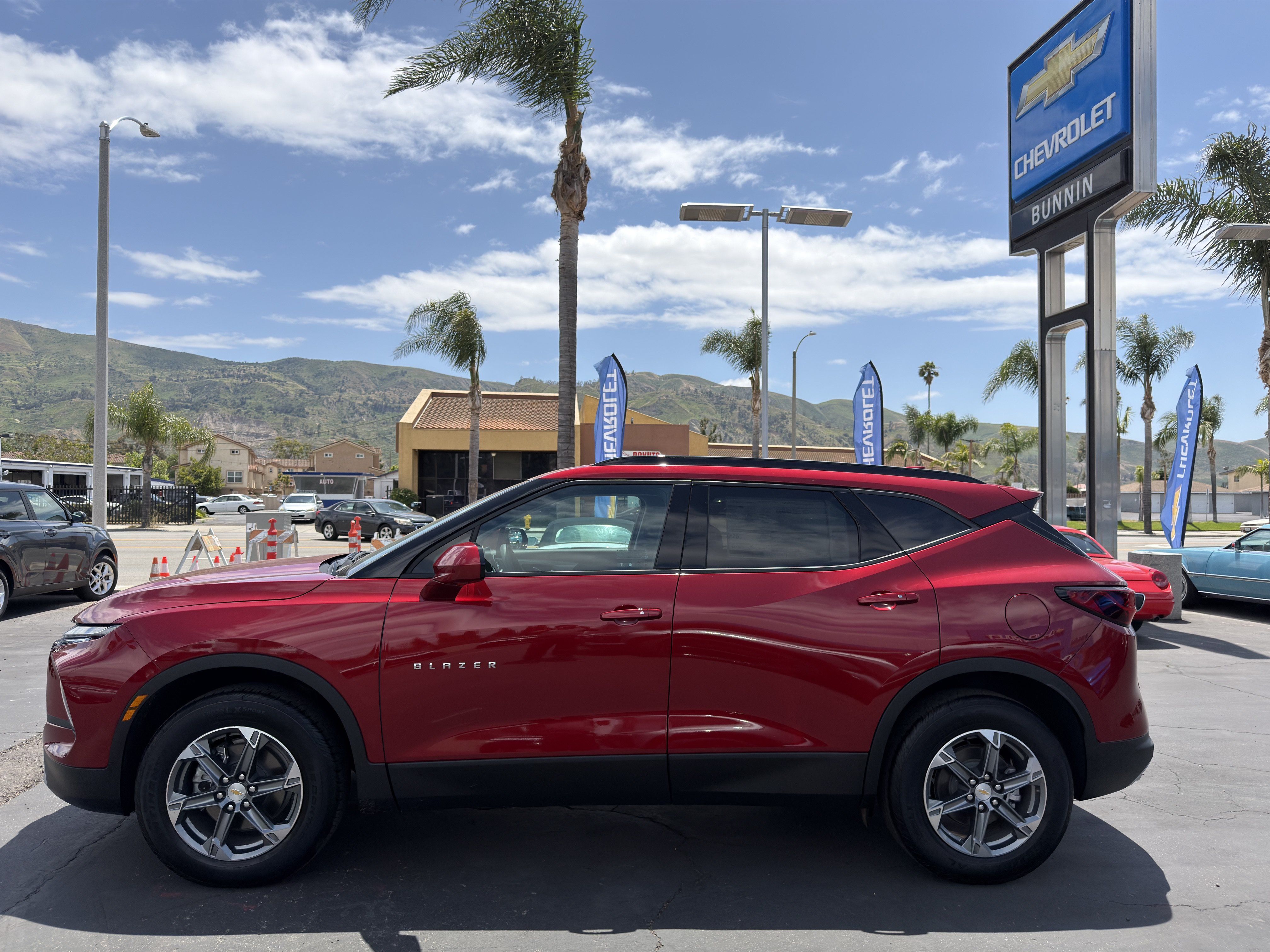 New 2025 Chevrolet Blazer LT w/ Convenience Package FWD image 5