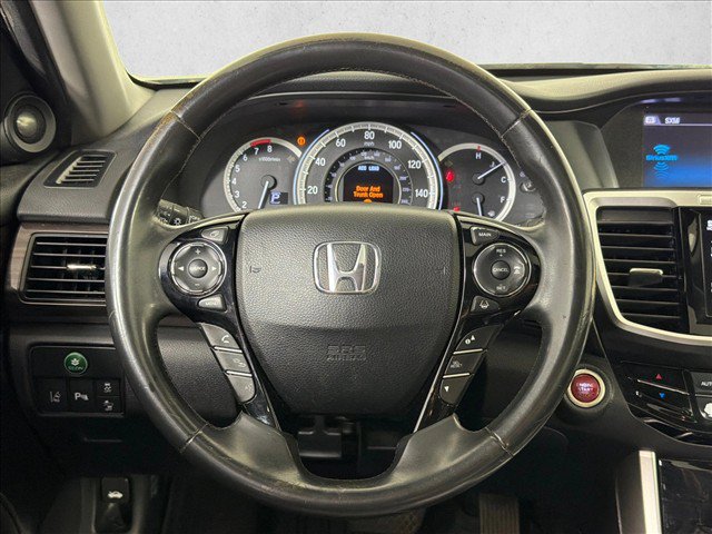 Used 2016 Honda Accord Touring image 25