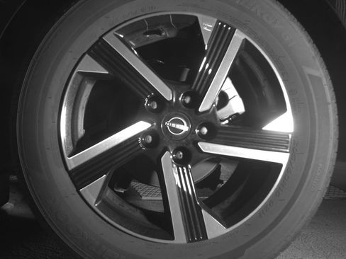 Used 2025 Nissan Sentra SV FWD image 14