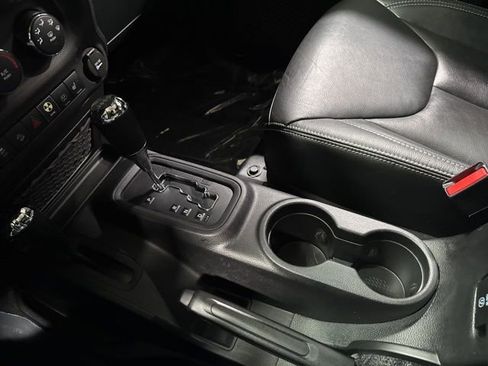 Used 2016 Jeep Wrangler Unlimited Rubicon image 17