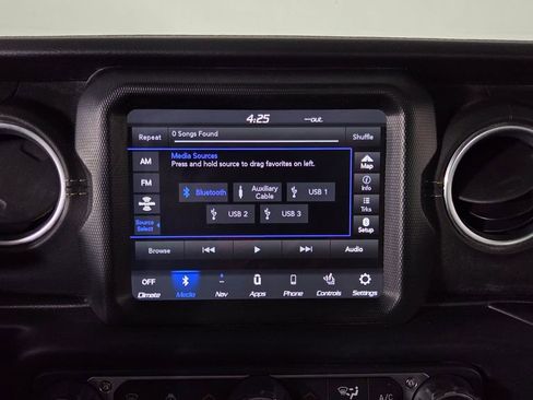 Used 2018 Jeep Wrangler Unlimited Sahara AWD/4WD image 24