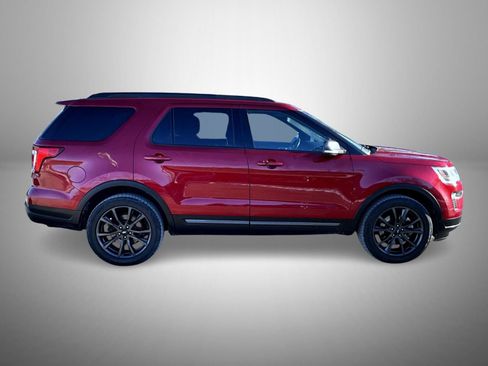 Used 2018 Ford Explorer XLT w/ Equipment Group 202A image 4