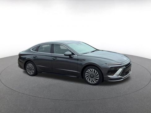 Used 2025 Hyundai Sonata SEL FWD image 2