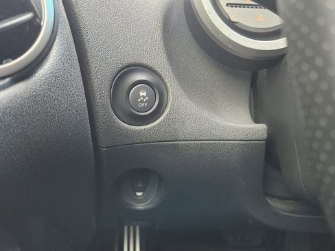 Used 2018 Nissan 370Z Roadster image 26