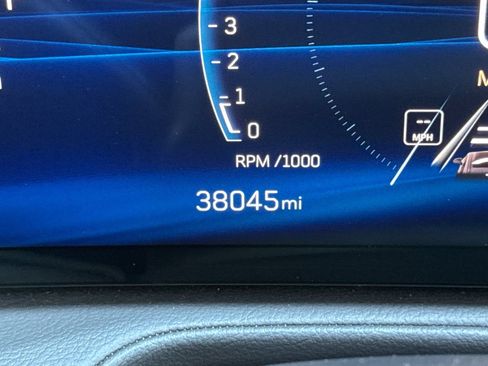 Used 2025 Cadillac XT4 Premium Luxury FWD image 30