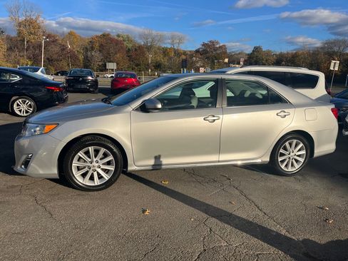 Used 2012 Toyota Camry XLE image 2