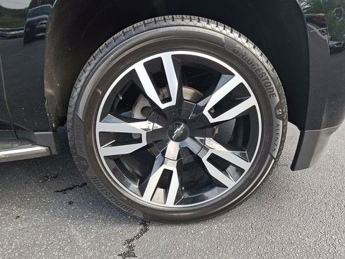 Used 2018 Chevrolet Suburban Premier AWD/4WD image 8