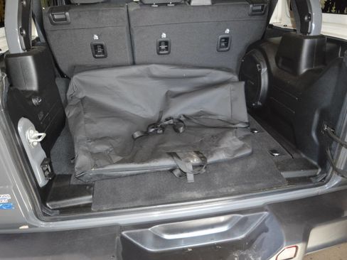 Used 2023 Jeep Wrangler Unlimited w/ Cold Weather Group image 25