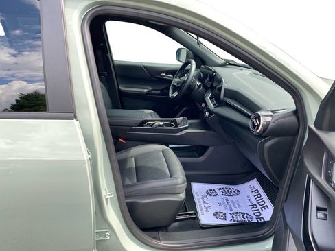 Used 2025 Chevrolet Equinox LT w/ Convenience Package II AWD/4WD image 11
