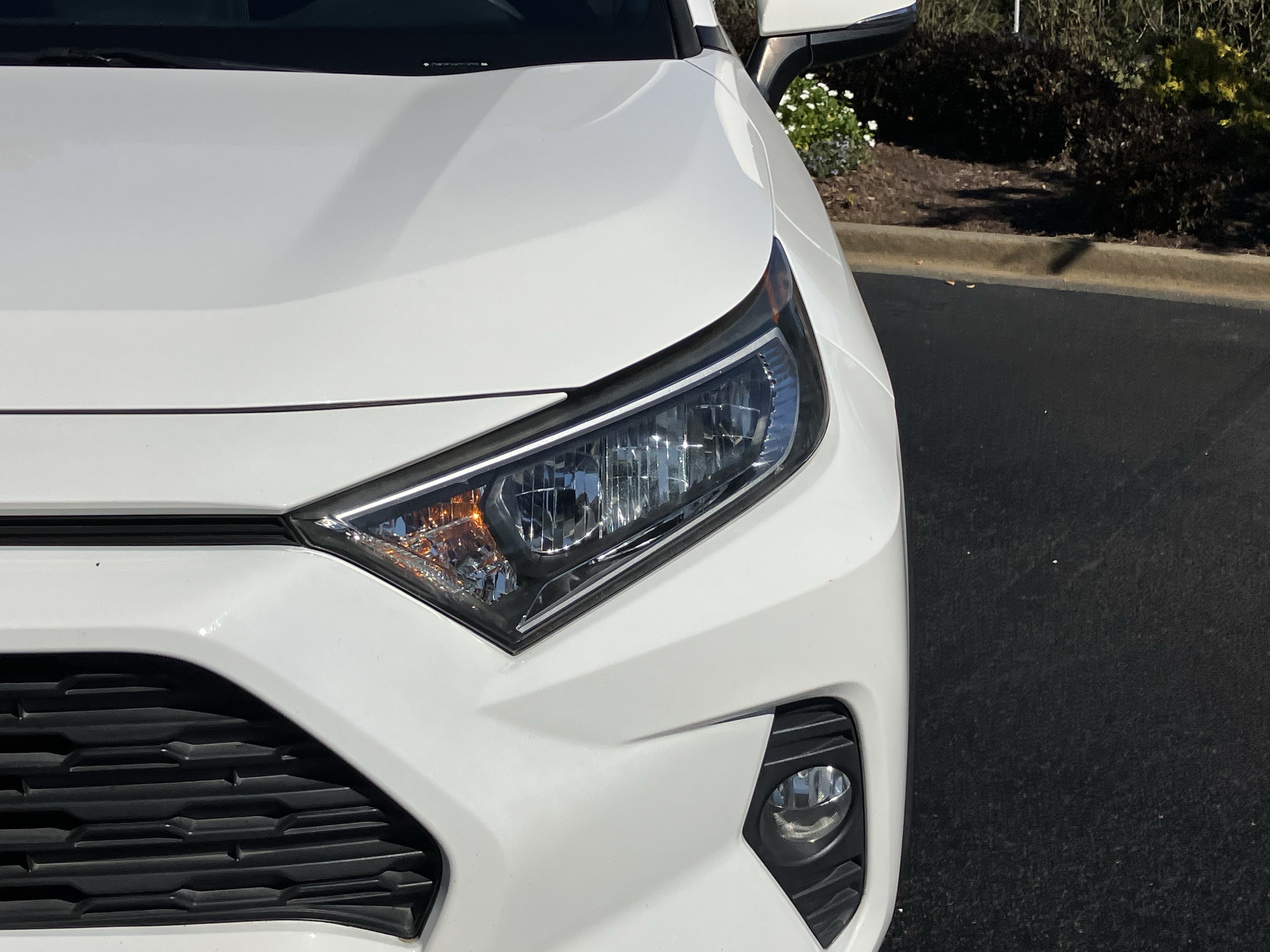 Used 2019 Toyota RAV4 XLE w/ Convenience Package FWD image 5
