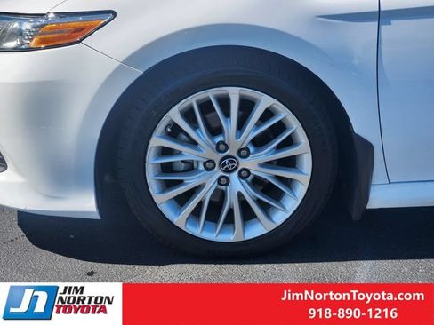 Used 2019 Toyota Camry XLE FWD image 13