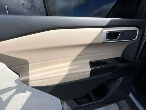 Used 2020 Ford Explorer XLT w/ Equipment Group 202A RWD image 5