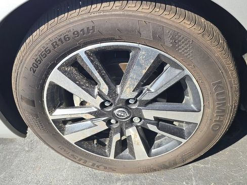 Certified 2025 Nissan Versa S w/ S Plus Package FWD image 4