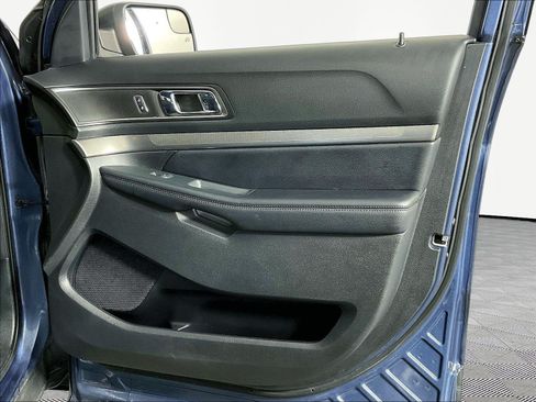 Used 2018 Ford Explorer XLT FWD image 28