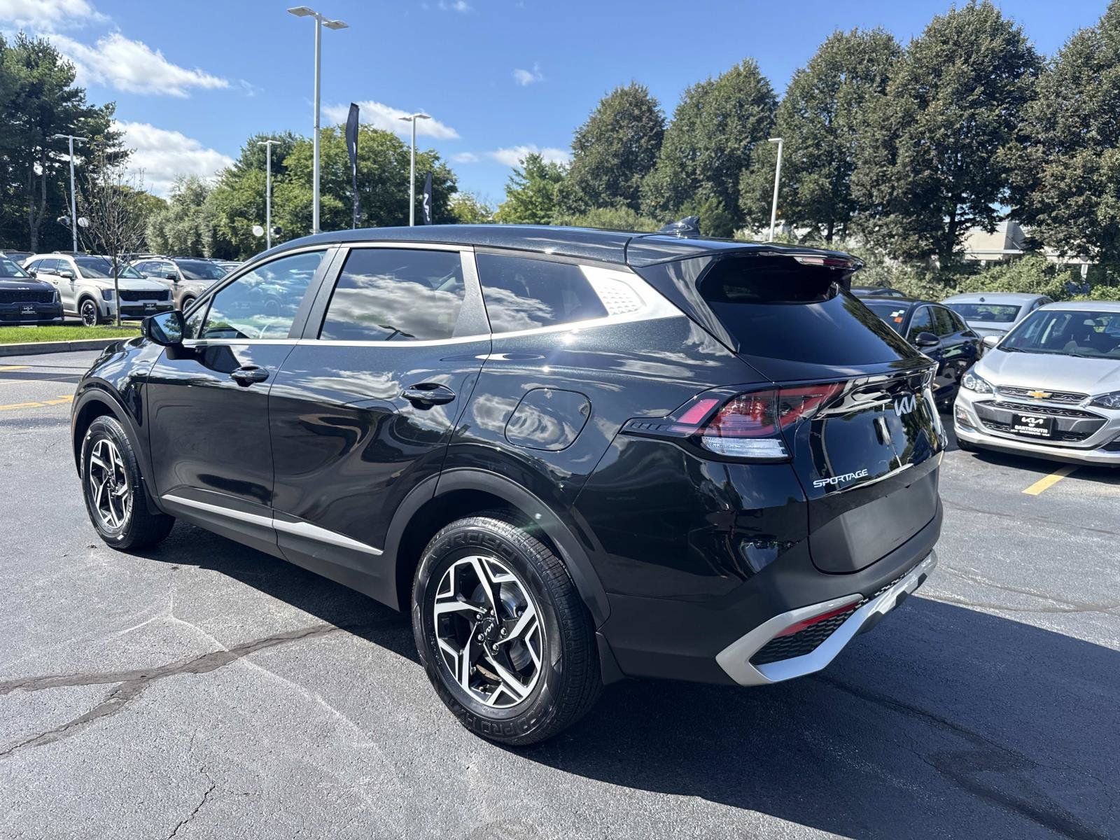 Used 2023 Kia Sportage LX AWD/4WD image 3