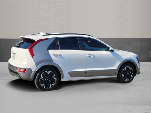 Used 2023 Kia Niro Wave FWD image 2