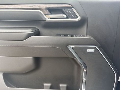 Certified 2025 Chevrolet Silverado 3500 LTZ w/ LTZ Convenience Package image 25