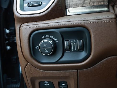 Used 2019 RAM 1500 Limited AWD/4WD image 16