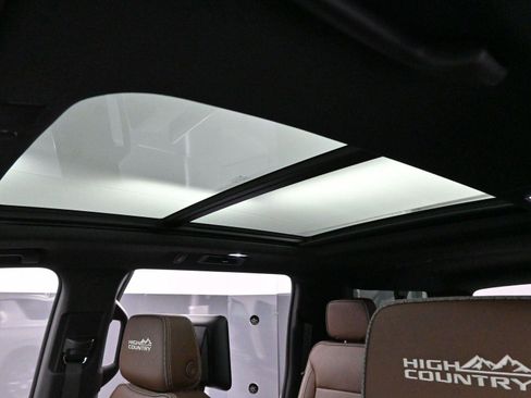 Used 2024 Chevrolet Suburban High Country w/ Advanced Technology Package image 32