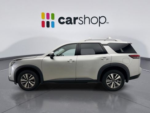 Used 2023 Nissan Pathfinder SL AWD/4WD image 2