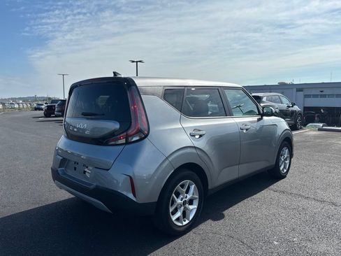 Used 2024 Kia Soul LX w/ Option Group 015 FWD image 2