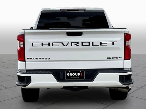 Used 2020 Chevrolet Silverado 1500 Custom w/ Custom Value Package image 3