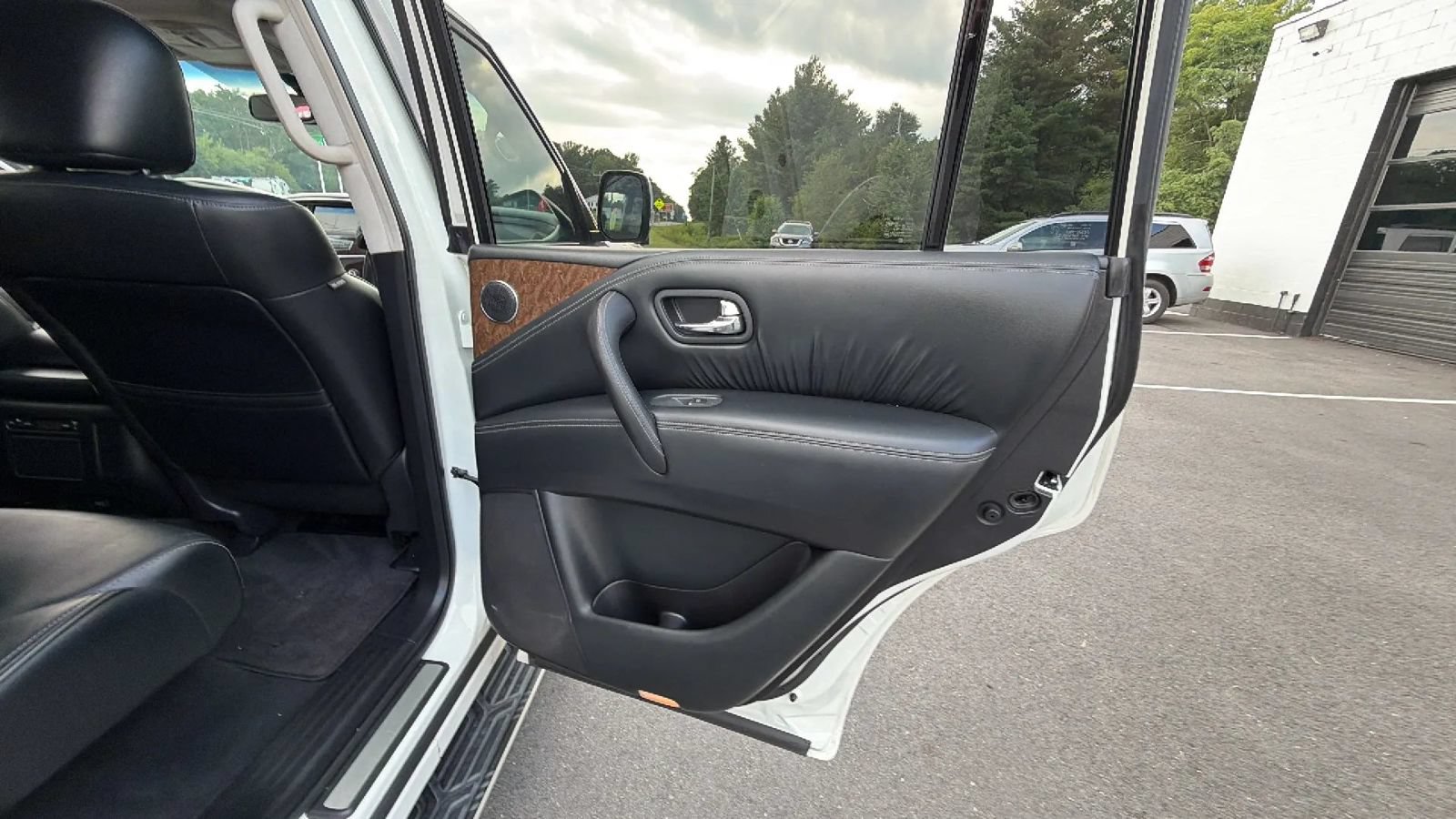 Used 2017 INFINITI QX80 2WD image 45