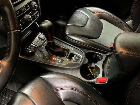 Used 2020 Jeep Cherokee Trailhawk w/ Cold Weather Group image 17