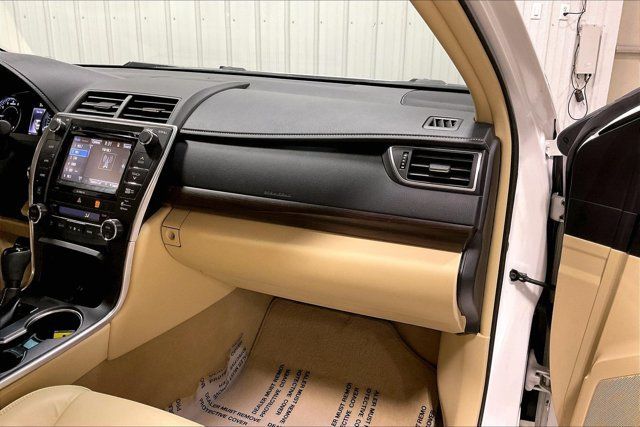 Used 2017 Toyota Camry XLE w/ Moonroof Package FWD image 16