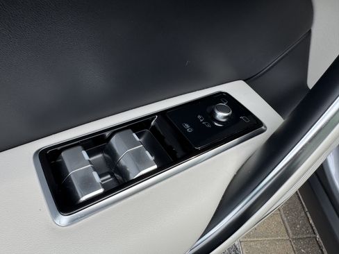 Certified 2024 Jaguar F-PACE R-Dynamic S AWD/4WD image 12