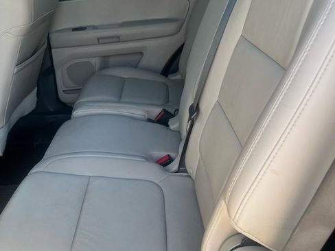 Used 2014 Ford Explorer XLT w/ Equipment Group 202A AWD/4WD image 9