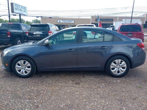 Used 2014 Chevrolet Cruze LS FWD image 4
