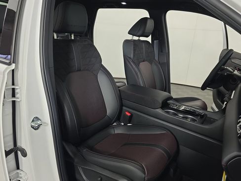 Used 2026 Honda Pilot Black Edition image 31