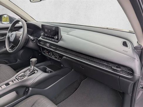 Used 2025 Honda HR-V LX image 26