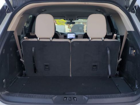 Used 2023 Ford Explorer XLT w/ Equipment Group 202A AWD/4WD image 33