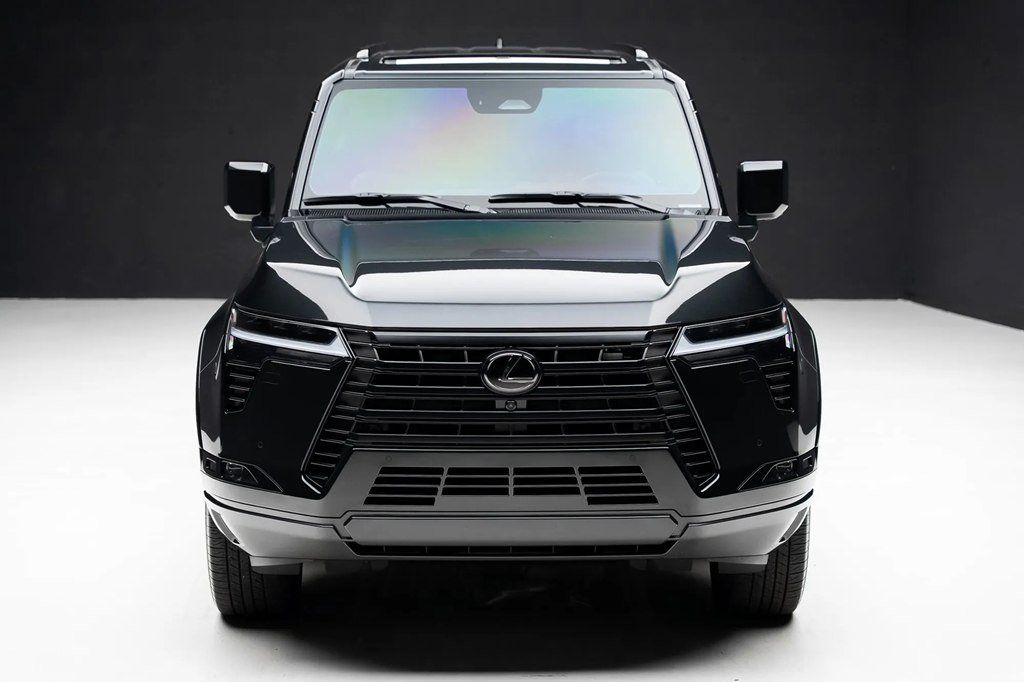 Used 2025 Lexus GX 550 w/ Accessory Package (2T) AWD/4WD image 4