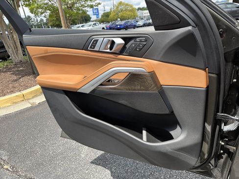 Used 2022 BMW X6 xDrive40i w/ Luxury Seating Package AWD/4WD image 16